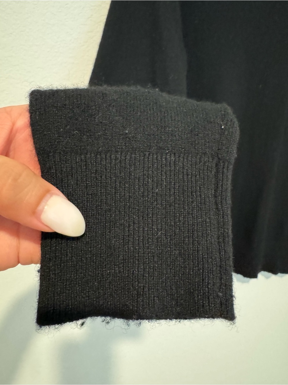 Quince 100% Cashmere Crewneck Long Sleeve Sweater in - Picture 3 of 10